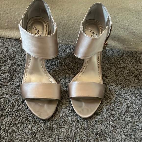 Rose gold Heels - Picture 1 of 3